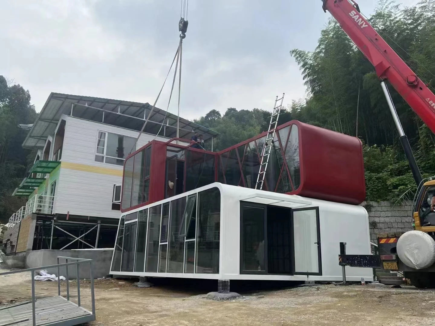 Factory built space capsule cabin container hotel, Movable prefab cabin home, Box house building control module