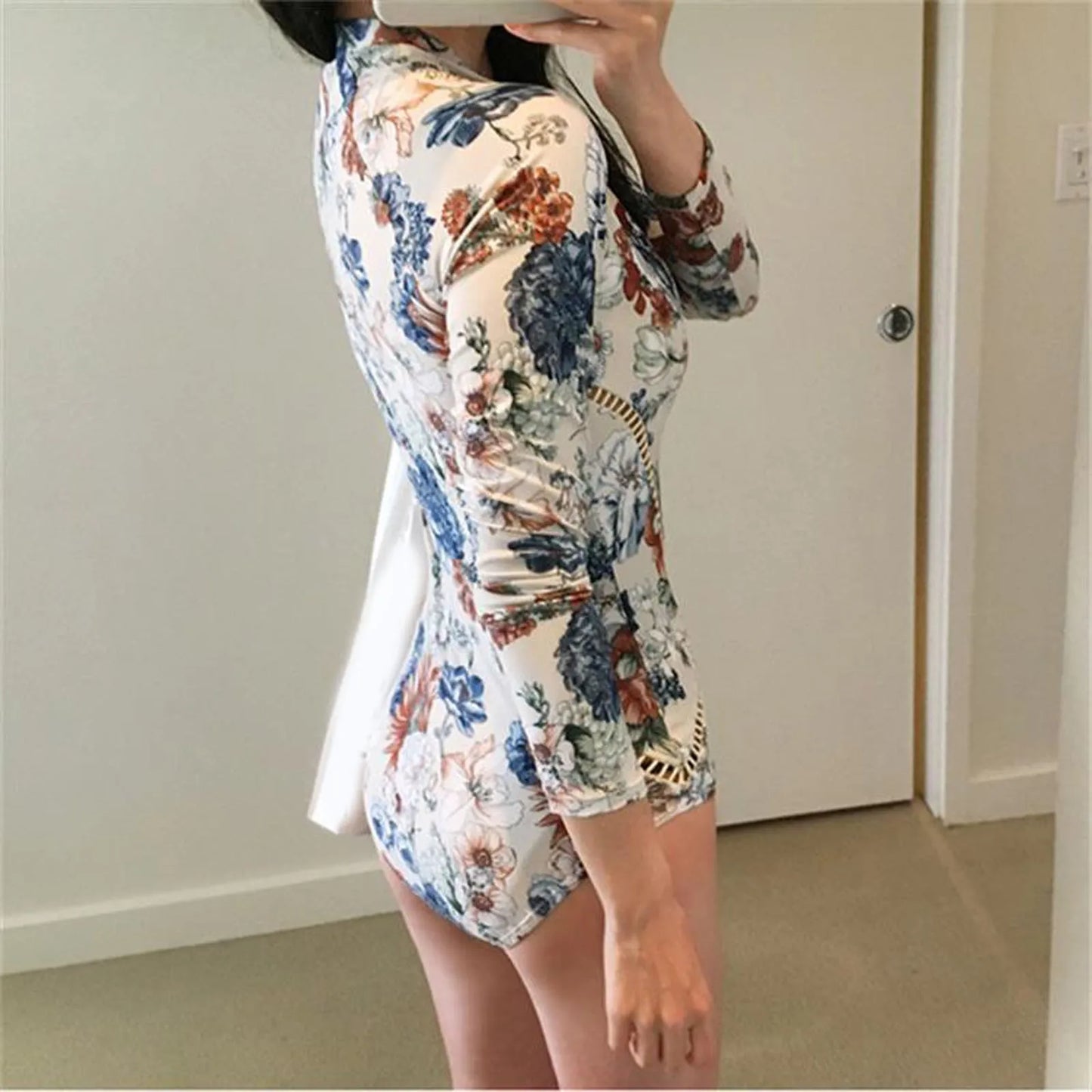 Women Long Sleeve Bathing Suits Vintage Floral Printed Hollow Out Fashion Swimwear Women Front Zipper Up Sexy Surfing Suit
