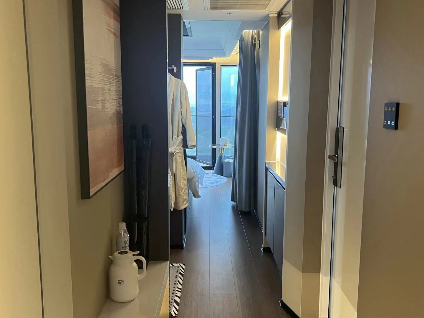 Cruiser Style Life Living Mobile Container Hotel Prefabricated Futuristic Capsule Sapce House Villa Prefab Home Stay