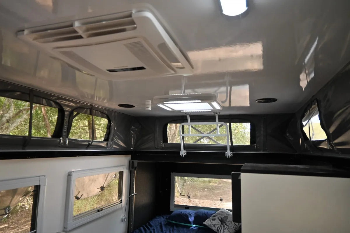 2022 factory new high quality Australian standard family travel trailer 15ft hybrid caravan with 4 berths for sale