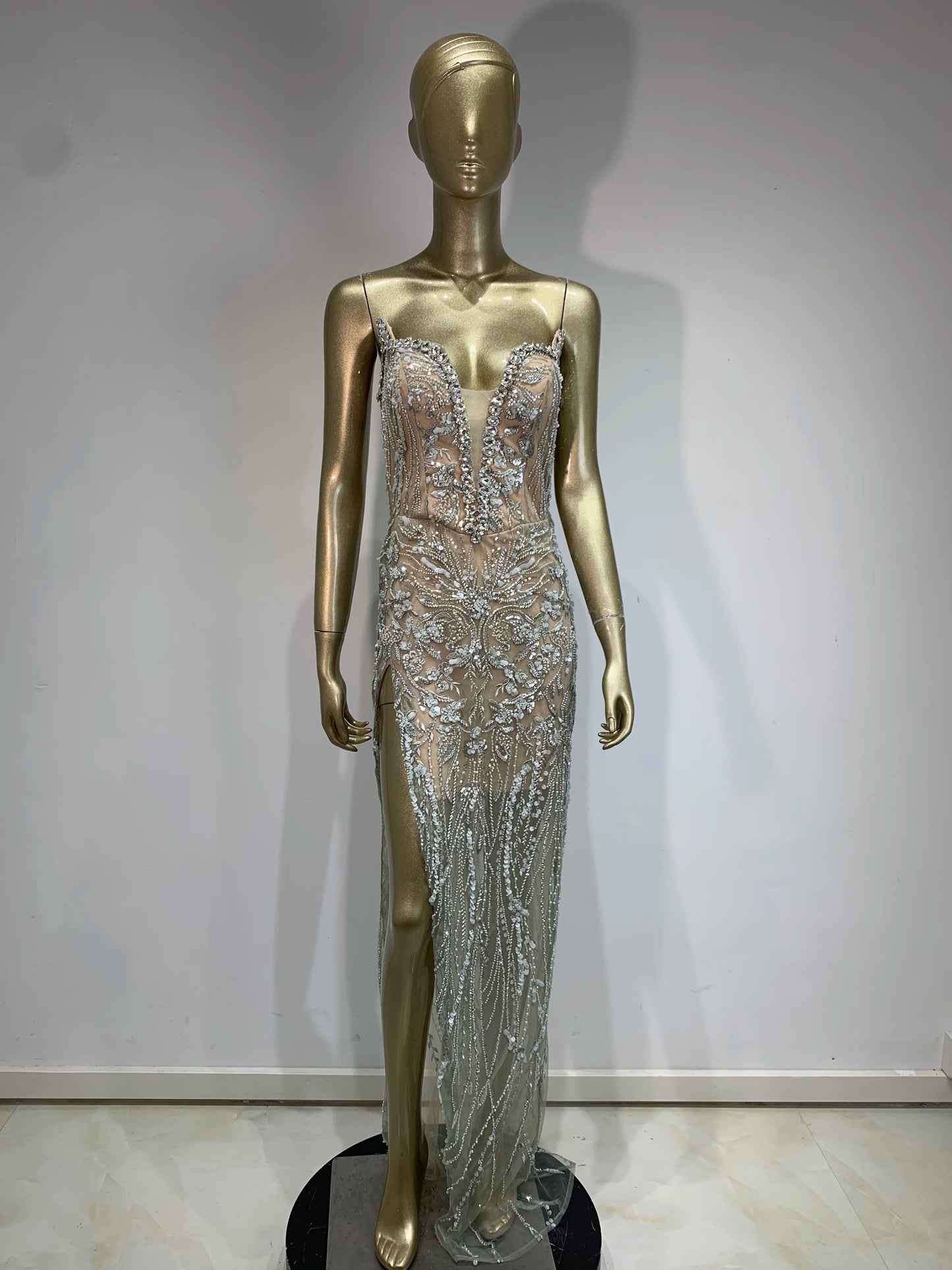 Luxury Sexy Strapless Feather Sequins Silver Beading Maxi Long Women Celebrity Dress 2024 Elegant Party Evening Vestido