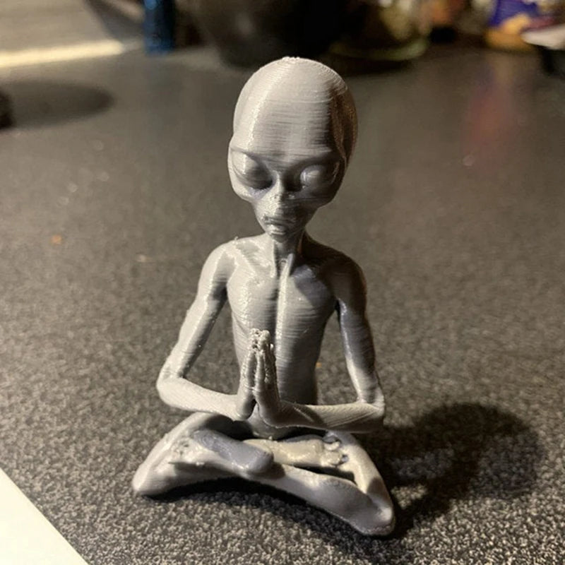 Witchcraft Meditation Alien Statue Mini Resin Ornament Alien Garden Home Office Yard Art Decor For Indoor Outdoor
