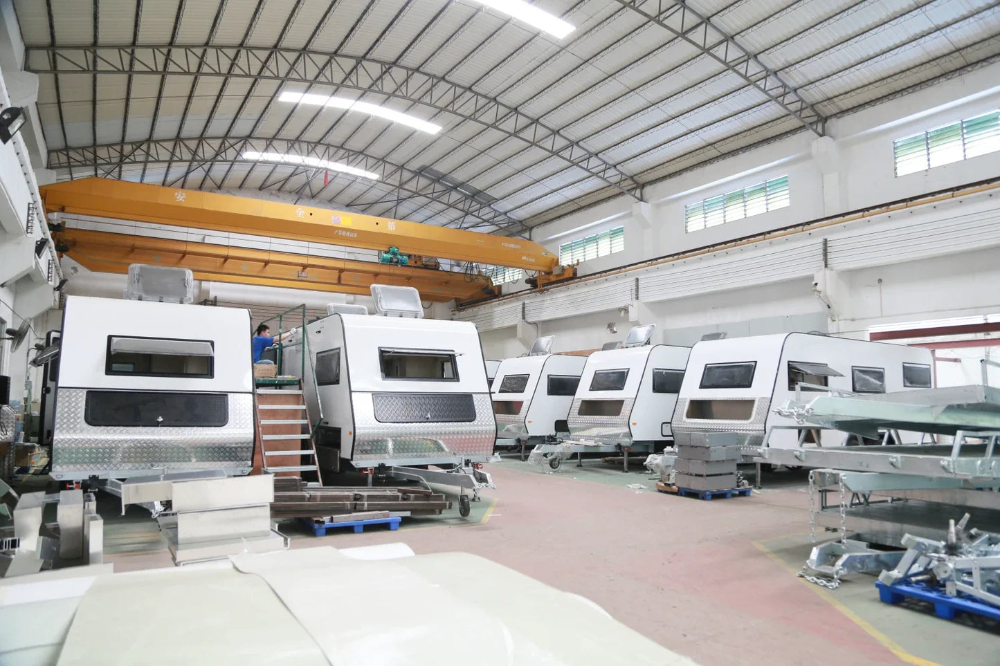 2022 Factory New High Quality Luxurious Accommodation 21ft Off Road Caravan With Toilet For Sale