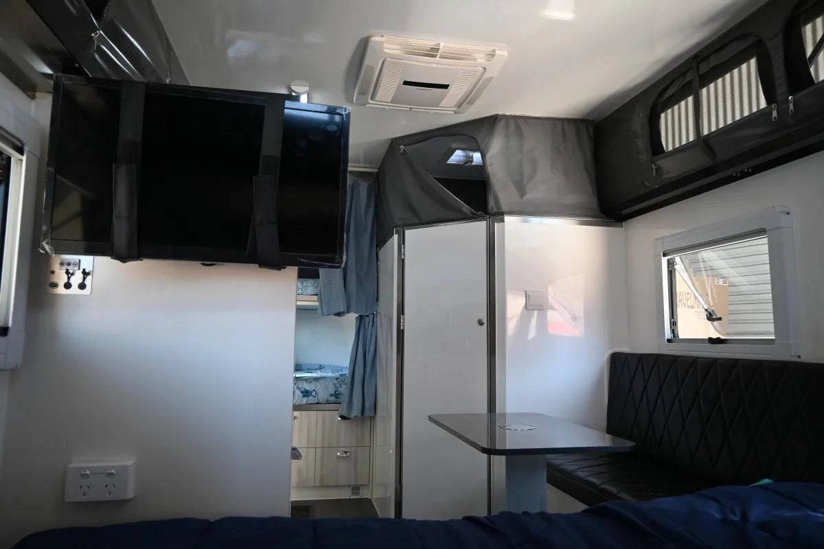 2022 factory new high quality Australian standard family travel trailer 15ft hybrid caravan with 4 berths for sale