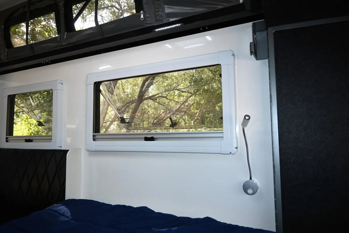 2022 factory new high quality Australian standard family travel trailer 15ft hybrid caravan with 4 berths for sale