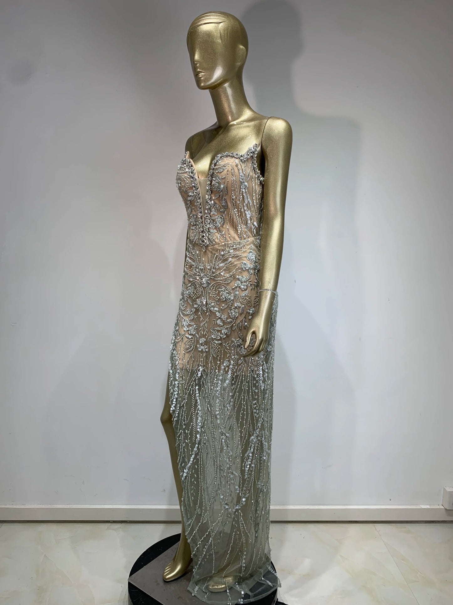 Luxury Sexy Strapless Feather Sequins Silver Beading Maxi Long Women Celebrity Dress 2024 Elegant Party Evening Vestido