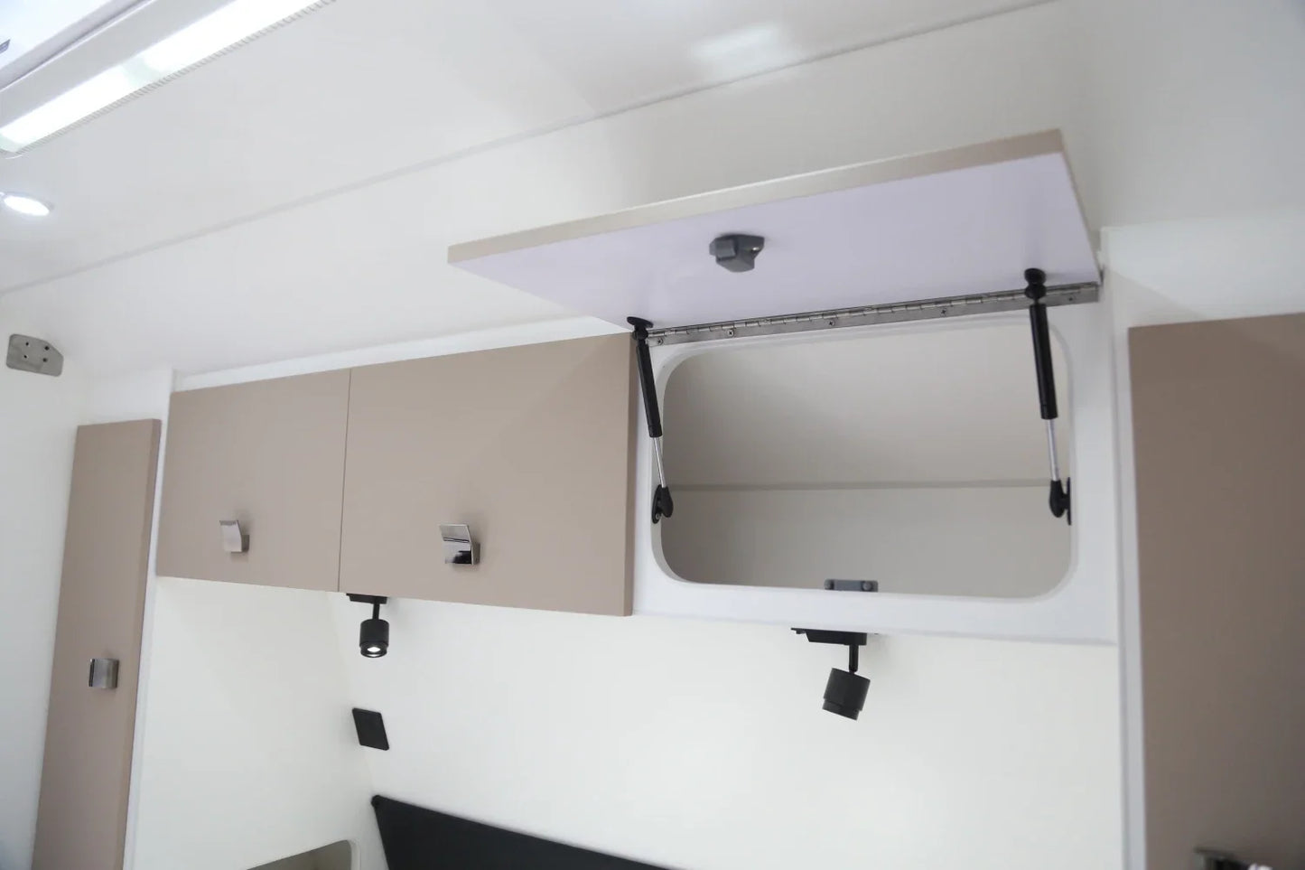 2022 Factory New High Quality Luxurious Accommodation 21ft Off Road Caravan With Toilet For Sale