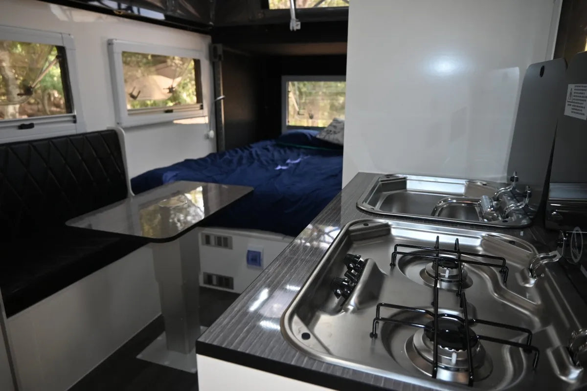 2022 factory new high quality Australian standard family travel trailer 15ft hybrid caravan with 4 berths for sale